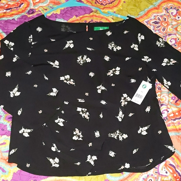 Adorable blouse - Picture 4 of 4